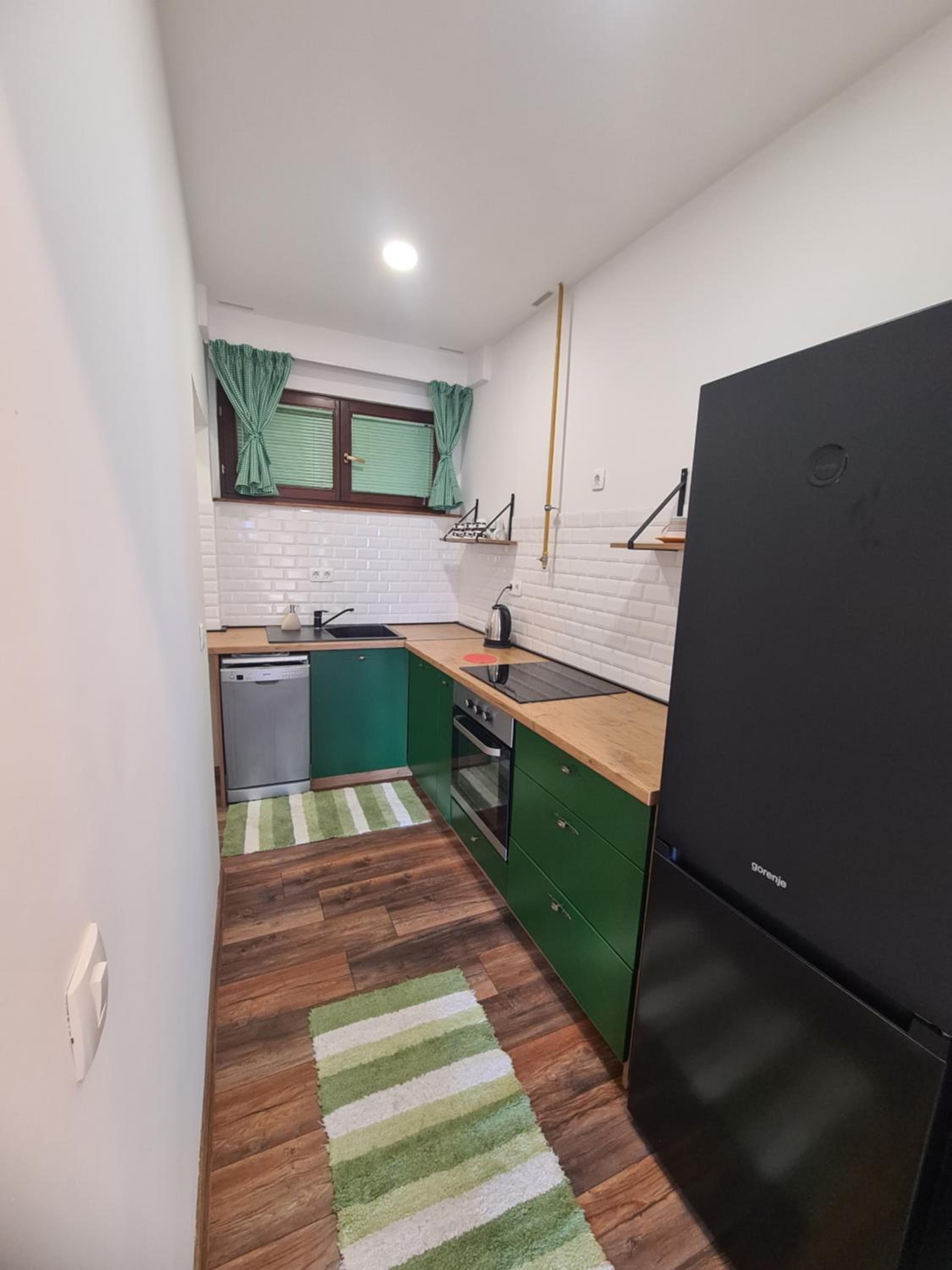 Apple Apartment - Private Garage