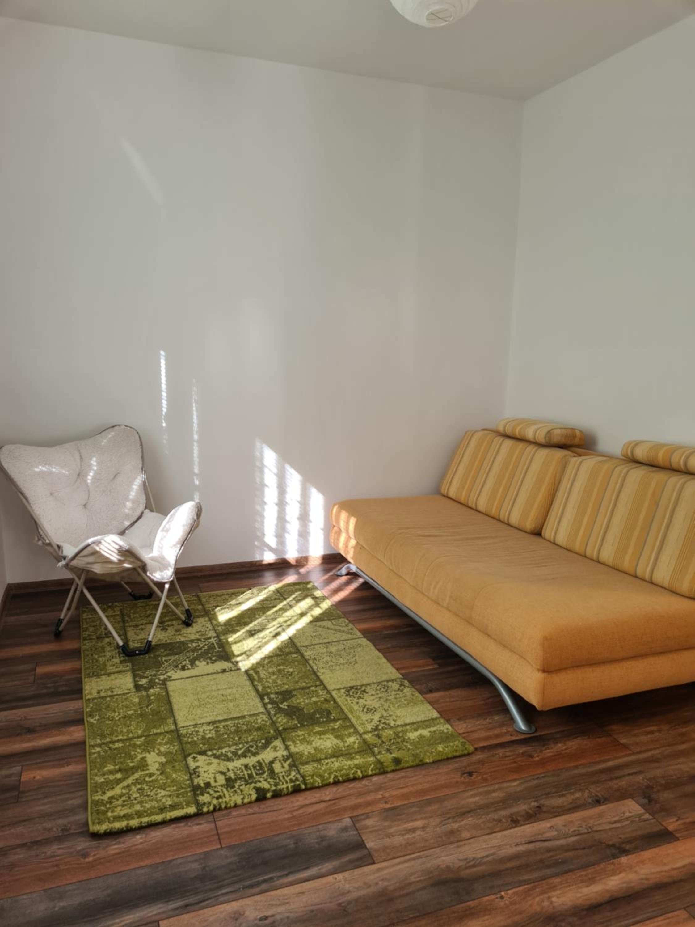 Apple Apartment - Private Garage