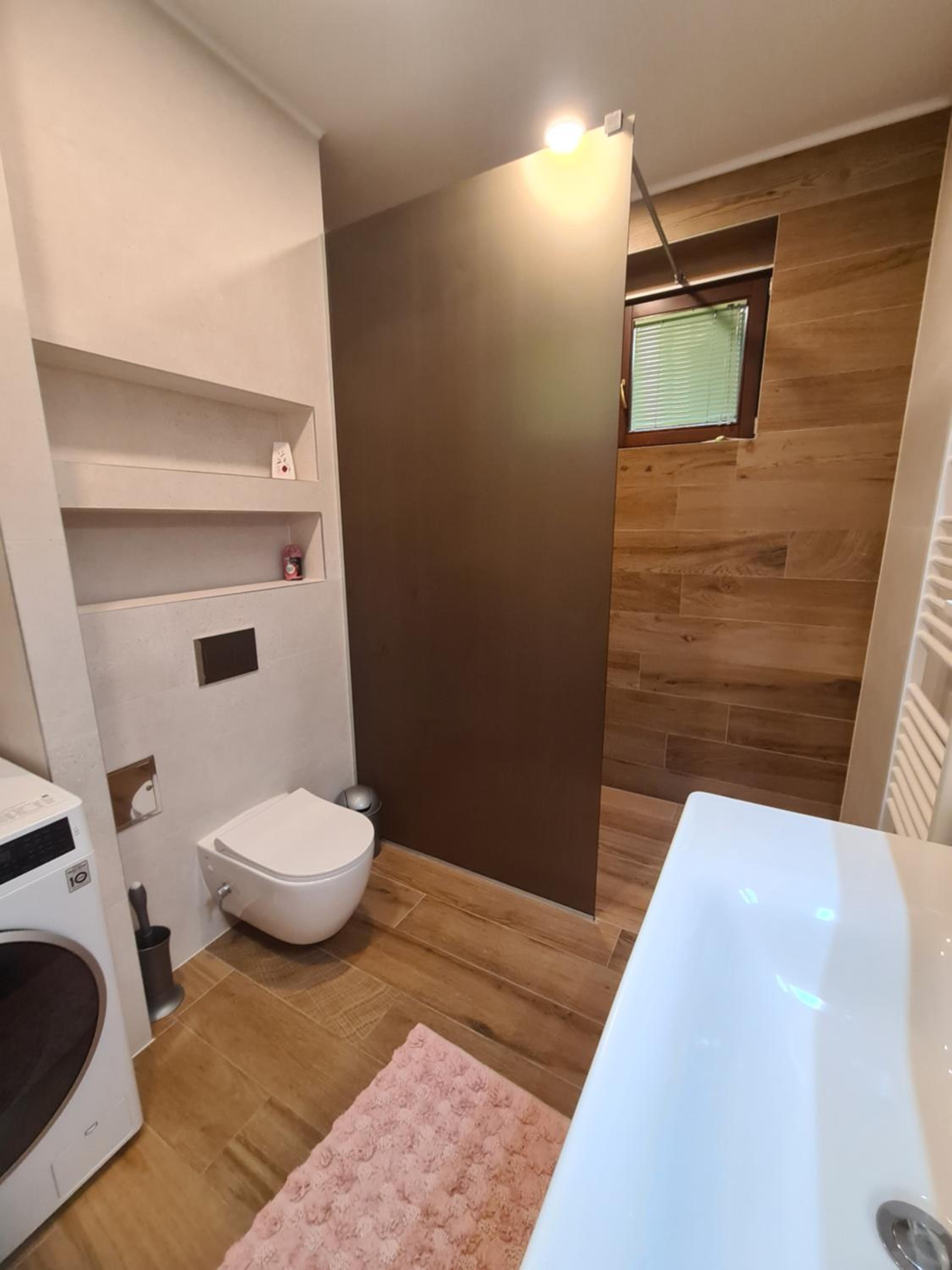 Apple Apartment - Private Garage