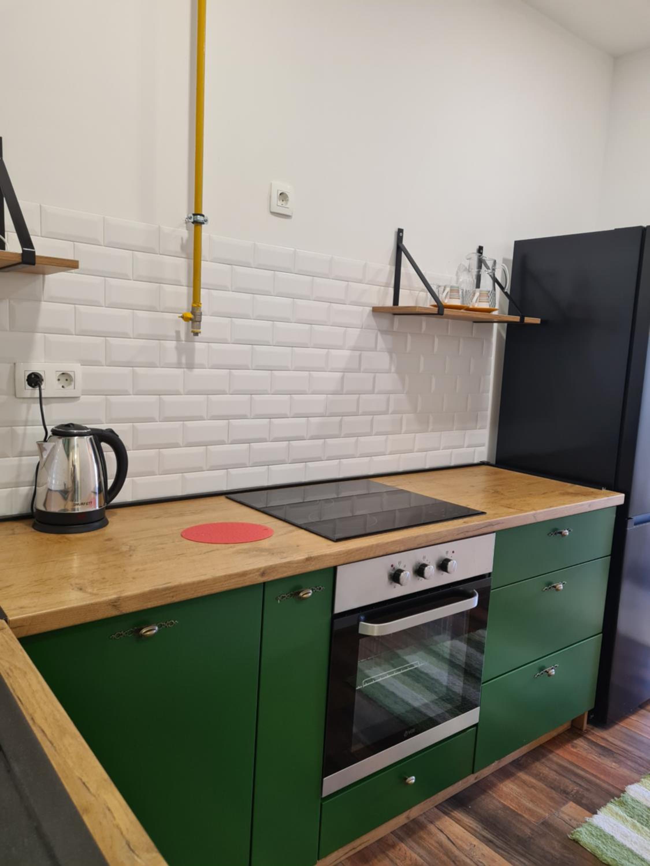 Apple Apartment - Private Garage