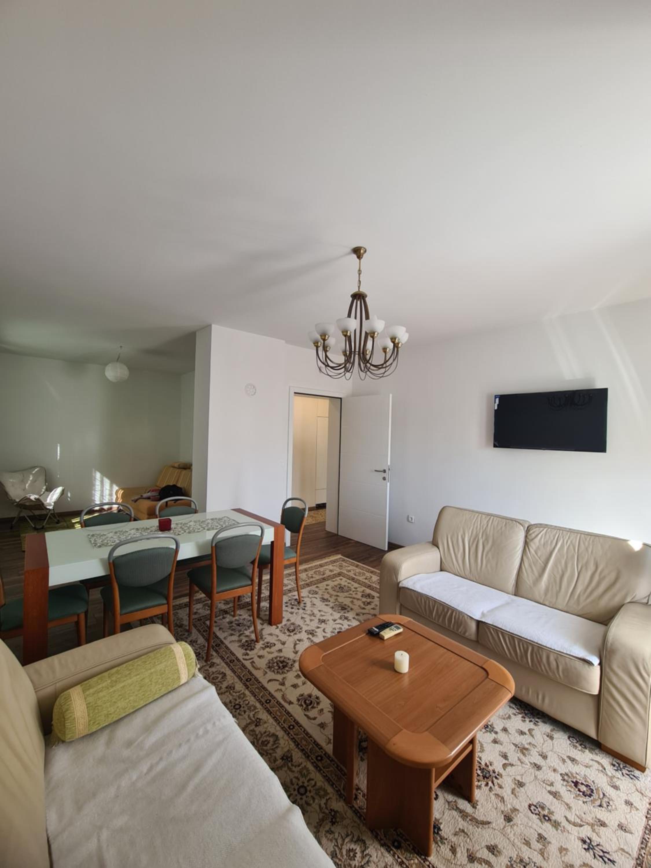 Apple Apartment - Private Garage