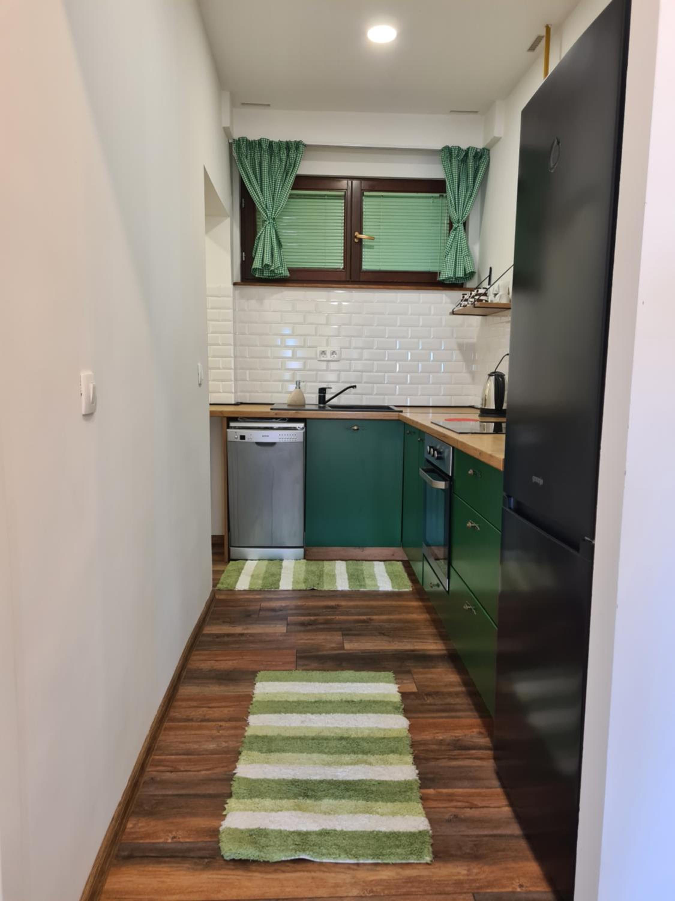 Apple Apartment - Private Garage