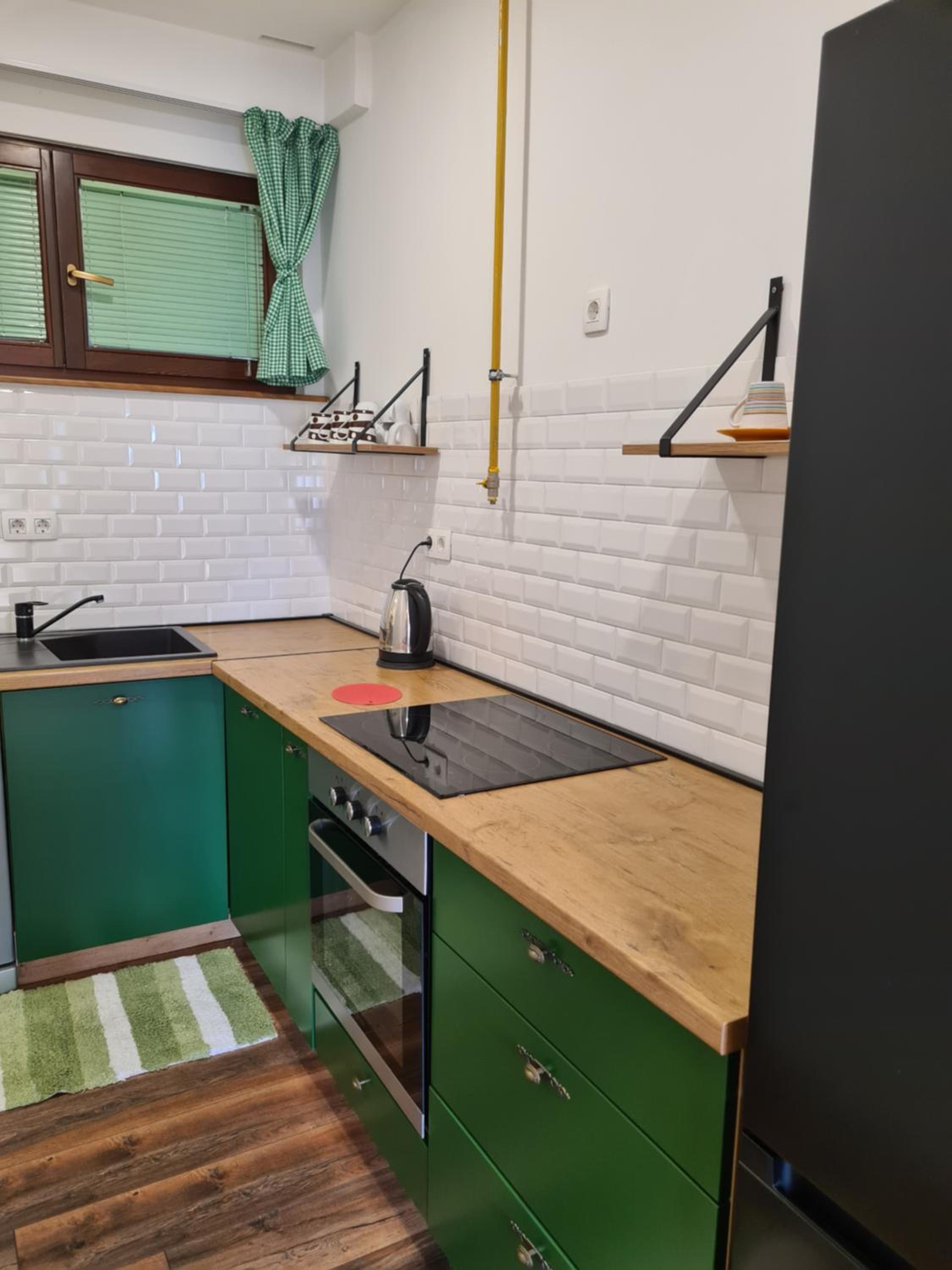 Apple Apartment - Private Garage