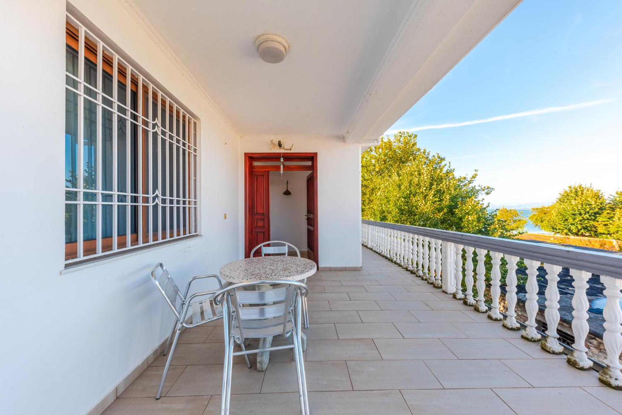 Authentic Lake View Apartment