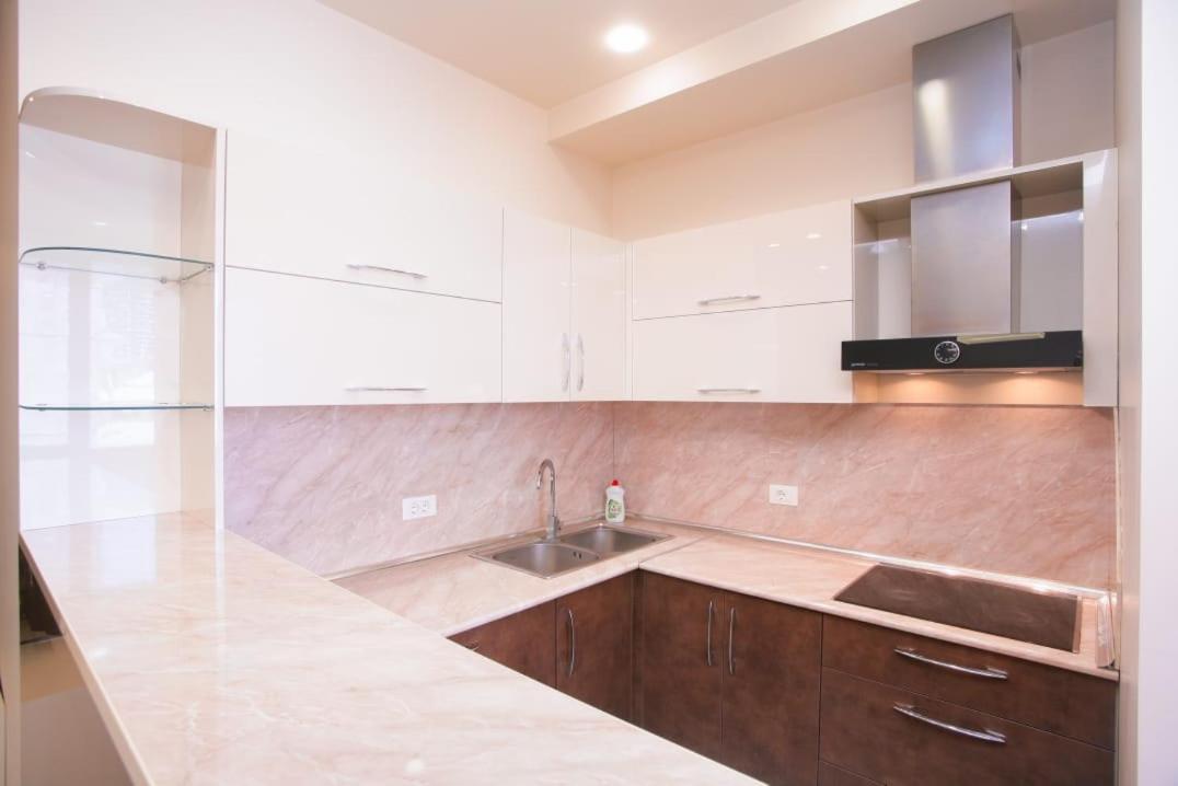 Nice 2 Bedroom apt near Malibu Garden