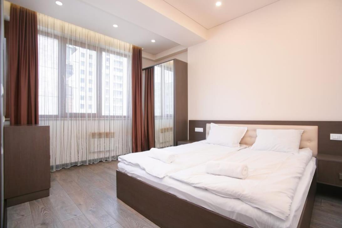 Nice 2 Bedroom apt near Malibu Garden