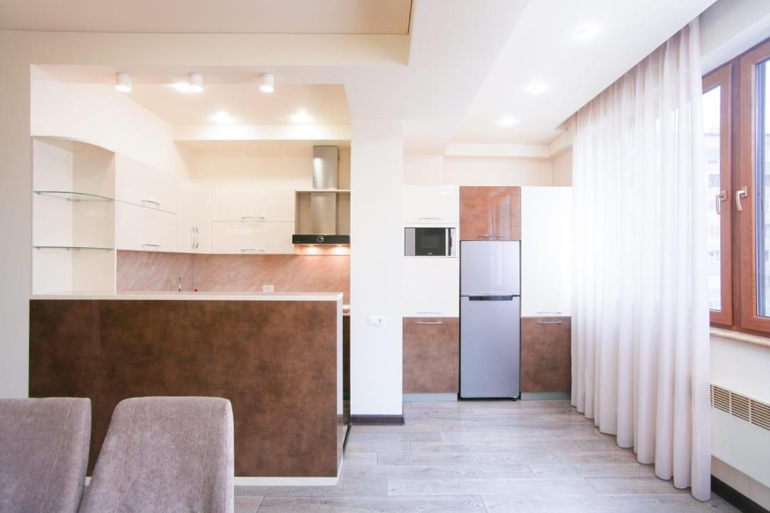 Nice 2 Bedroom apt near Malibu Garden
