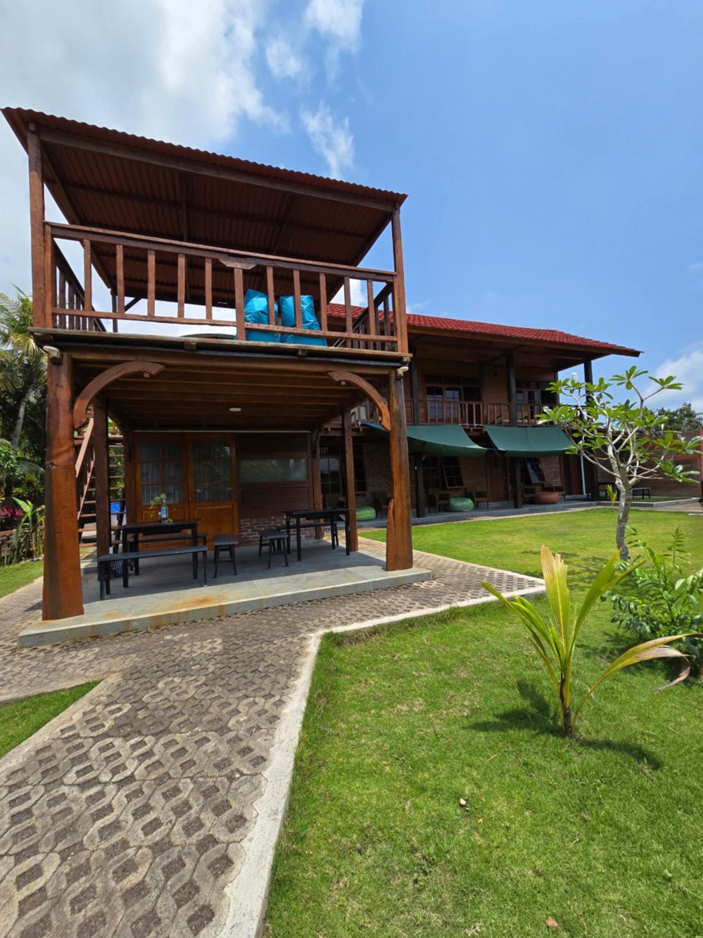 Riverside Medewi