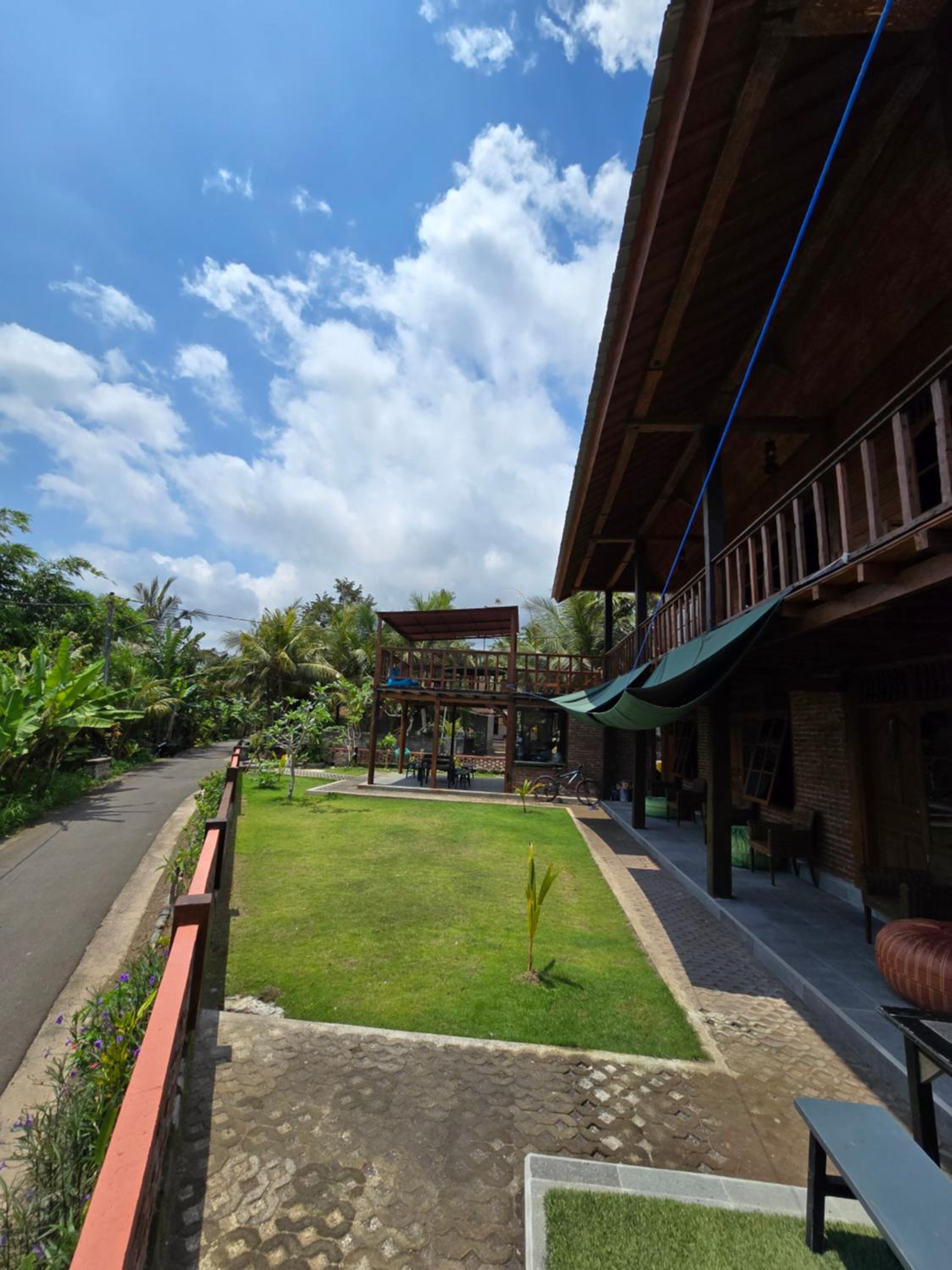 Riverside Medewi