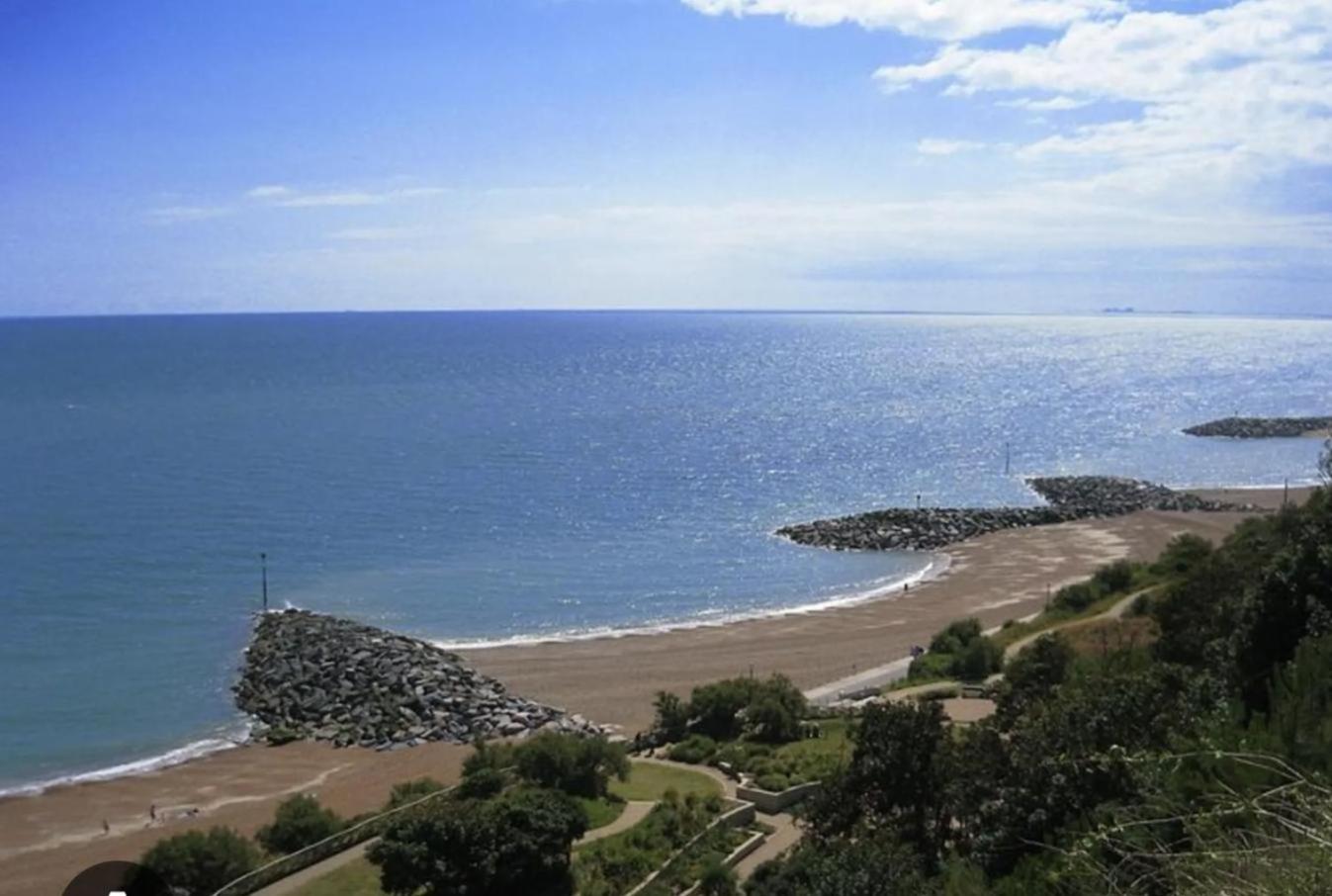 Cozy Coastal Apartment in Folkestone view 4