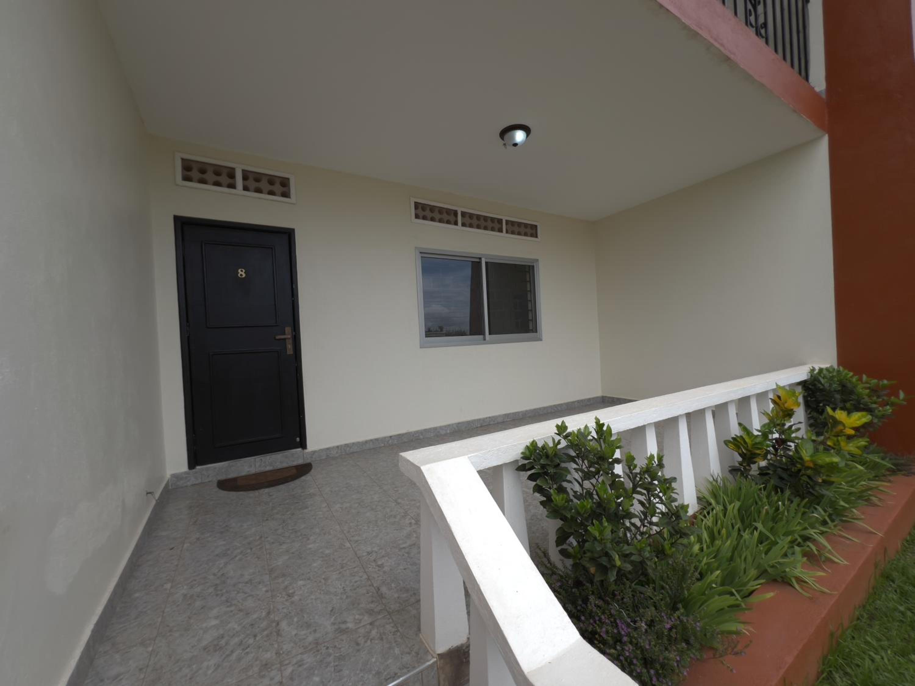 Stunning lakeview Apt 8mins from Speke Resort