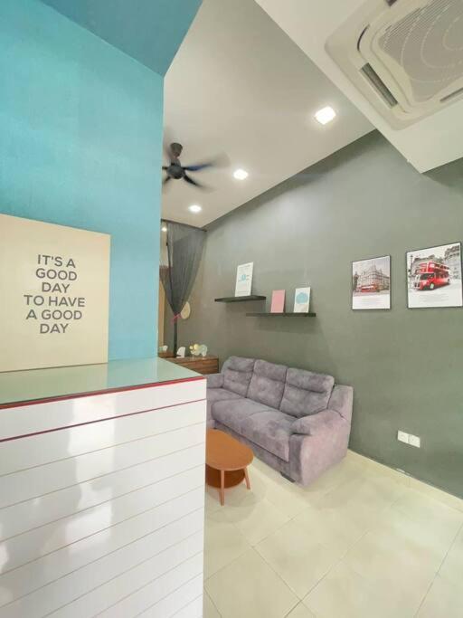 Taman Daya 3B2RGameRoom 2km Austin - 8 pax