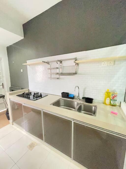 Taman Daya 3B2RGameRoom 2km Austin - 8 pax