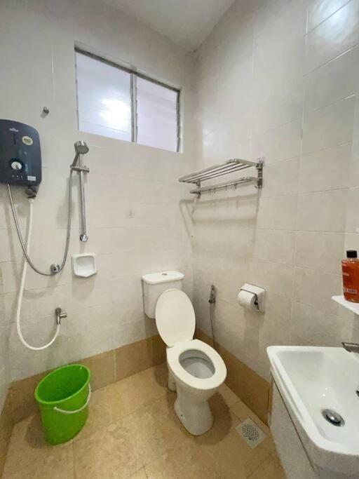 Taman Daya 3B2RGameRoom 2km Austin - 8 pax