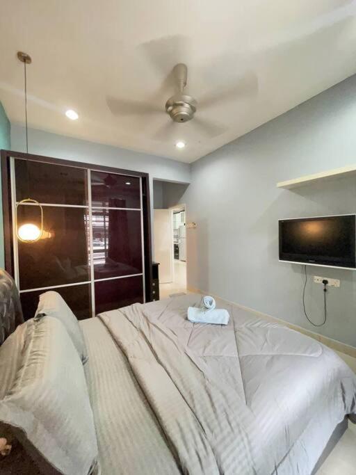 Taman Daya 3B2RGameRoom 2km Austin - 8 pax