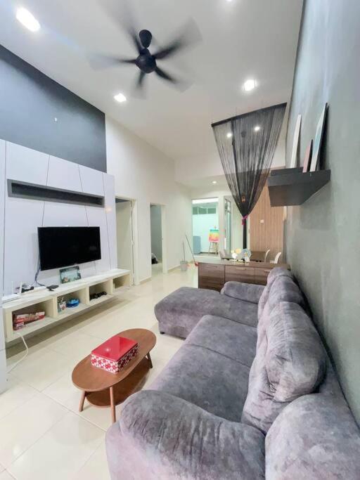 Taman Daya 3B2RGameRoom 2km Austin - 8 pax