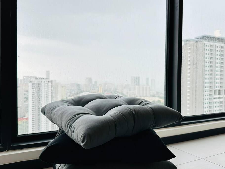 Urban Suites Cozy Home with Netflix and Board games photo 5