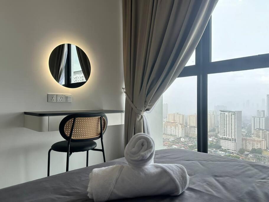 Urban Suites Cozy Home with Netflix and Board games photo 6
