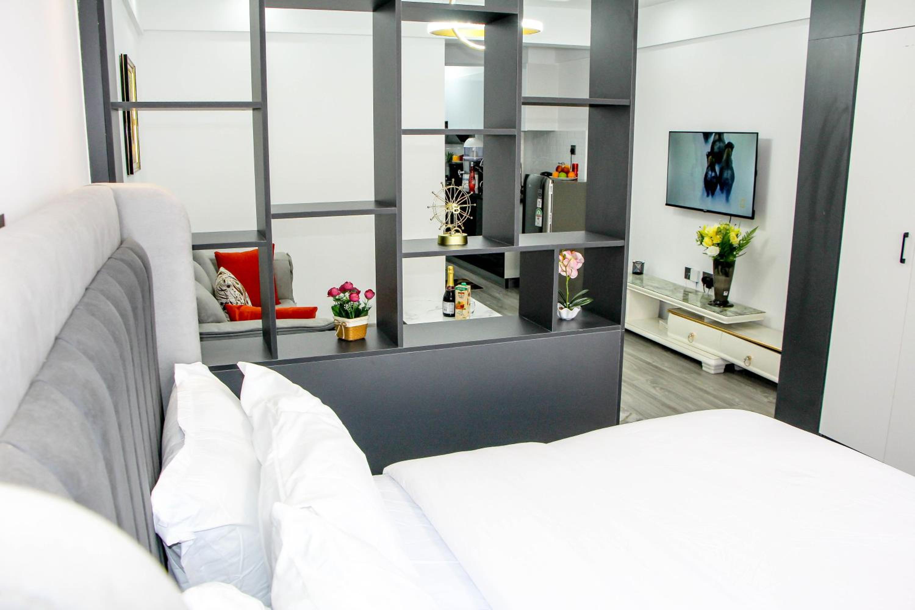 The Luxe Loft - Ryolah 2 view 3