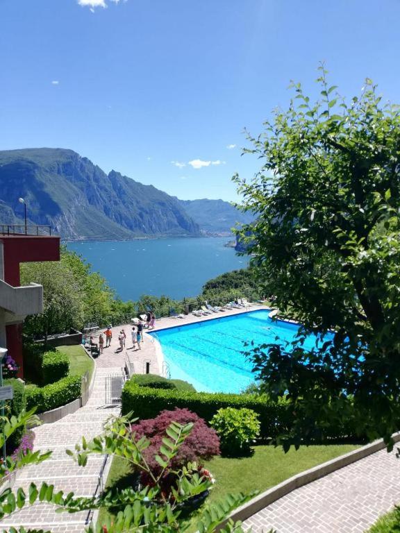 Penthouse with Big Terrace in Residence with Pool photo 2