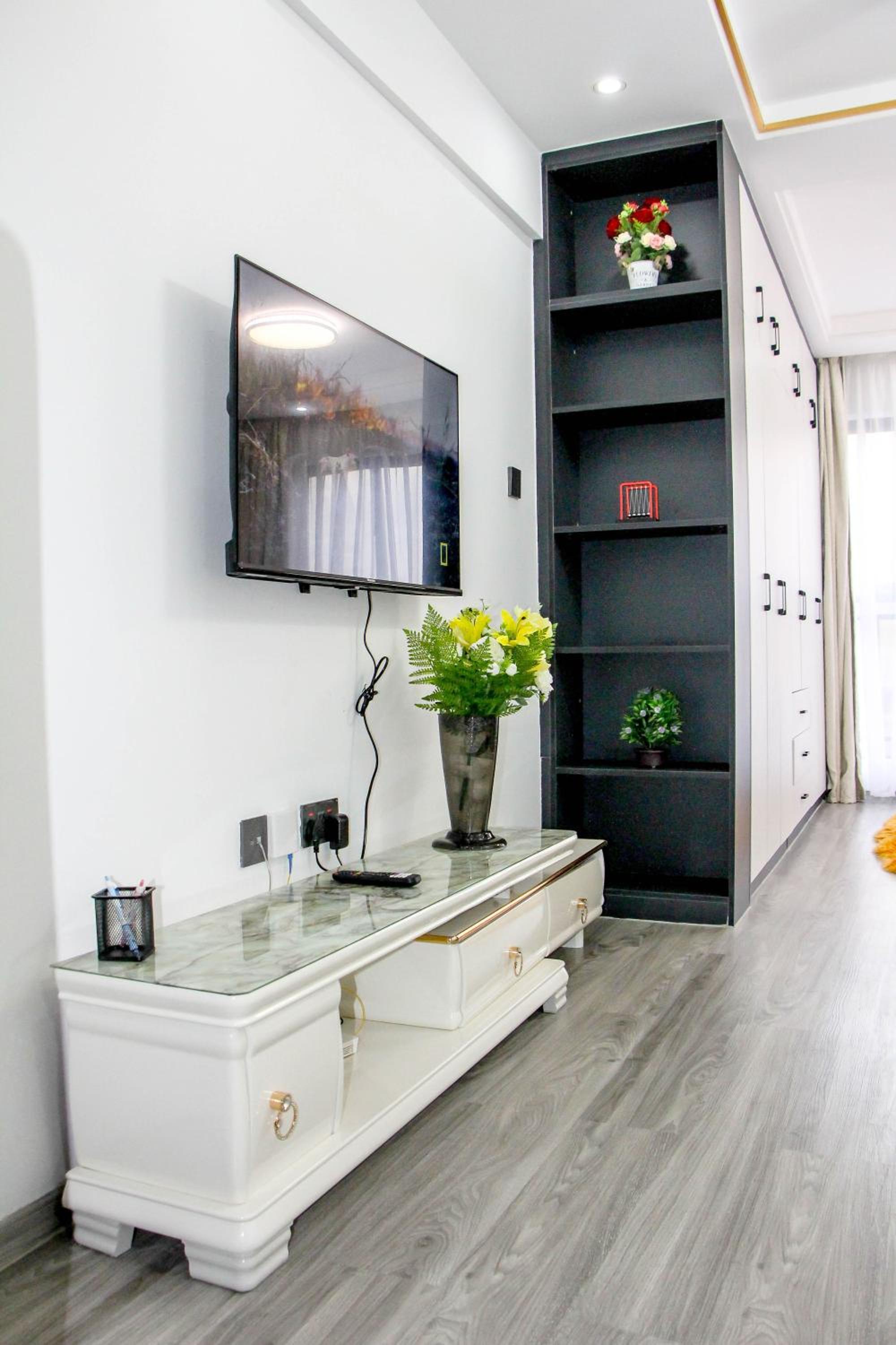 The Luxe Loft - Ryolah 2 view 2