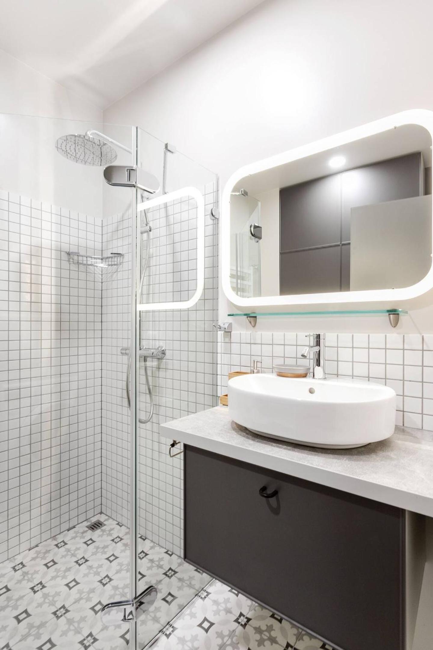 Happy Inn Lux apartment, self Check, parking, Tilto str view 2