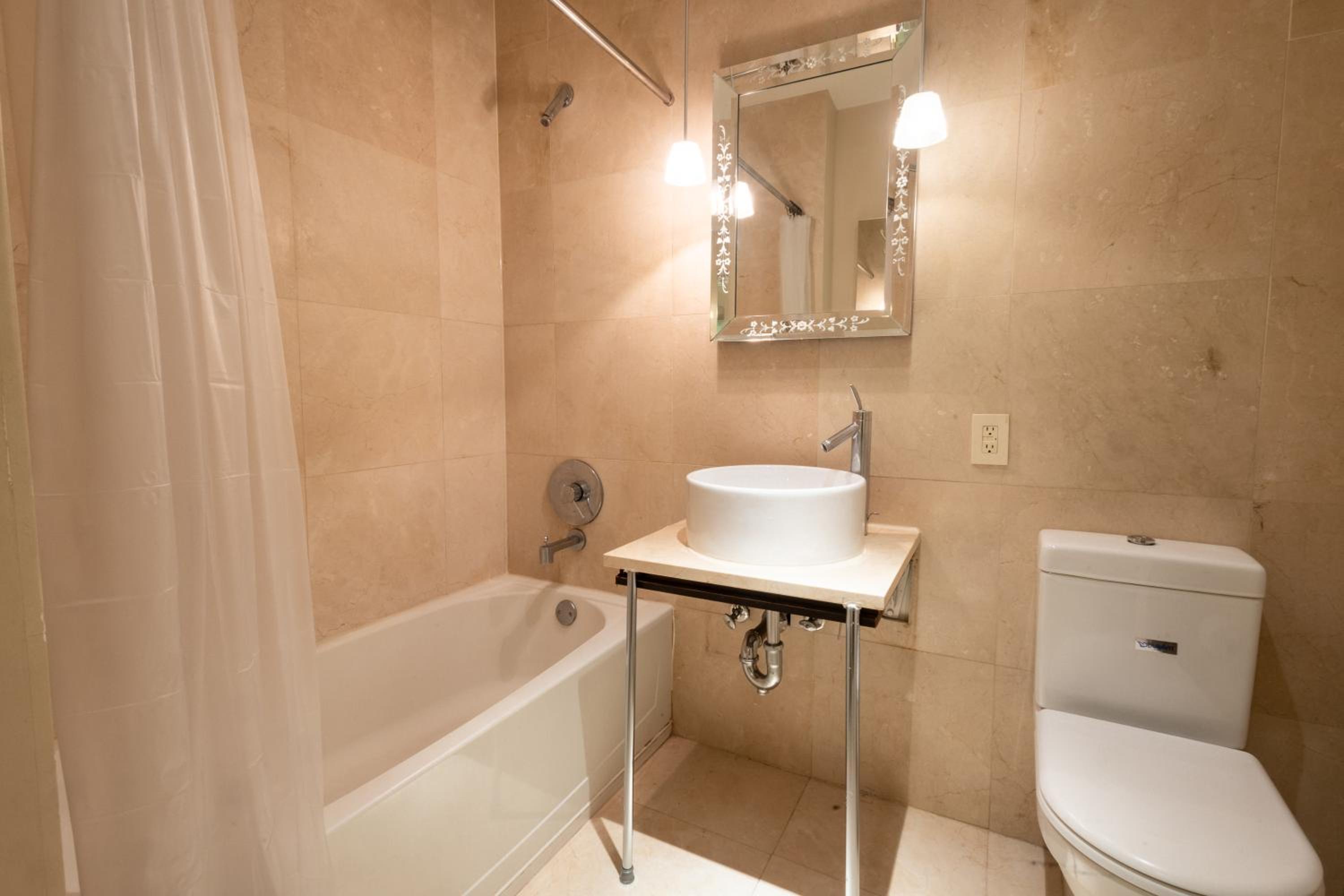 Gorgeous & Stylish 4BDR & 2BTH in Downtown Manhattan