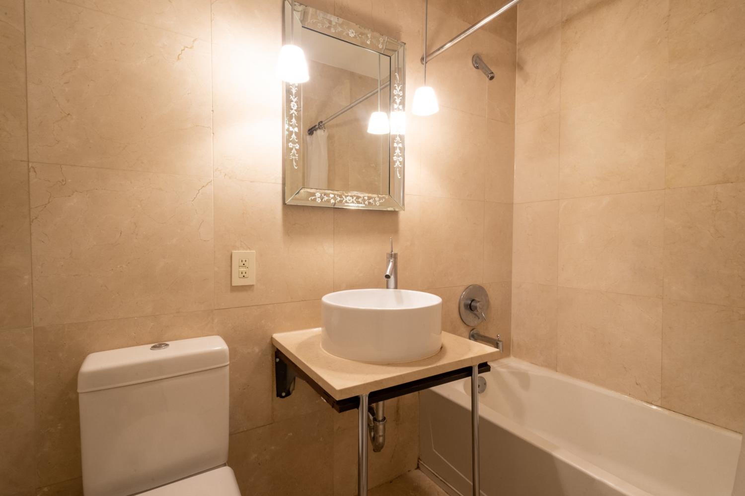 Gorgeous & Stylish 4BDR & 2BTH in Downtown Manhattan