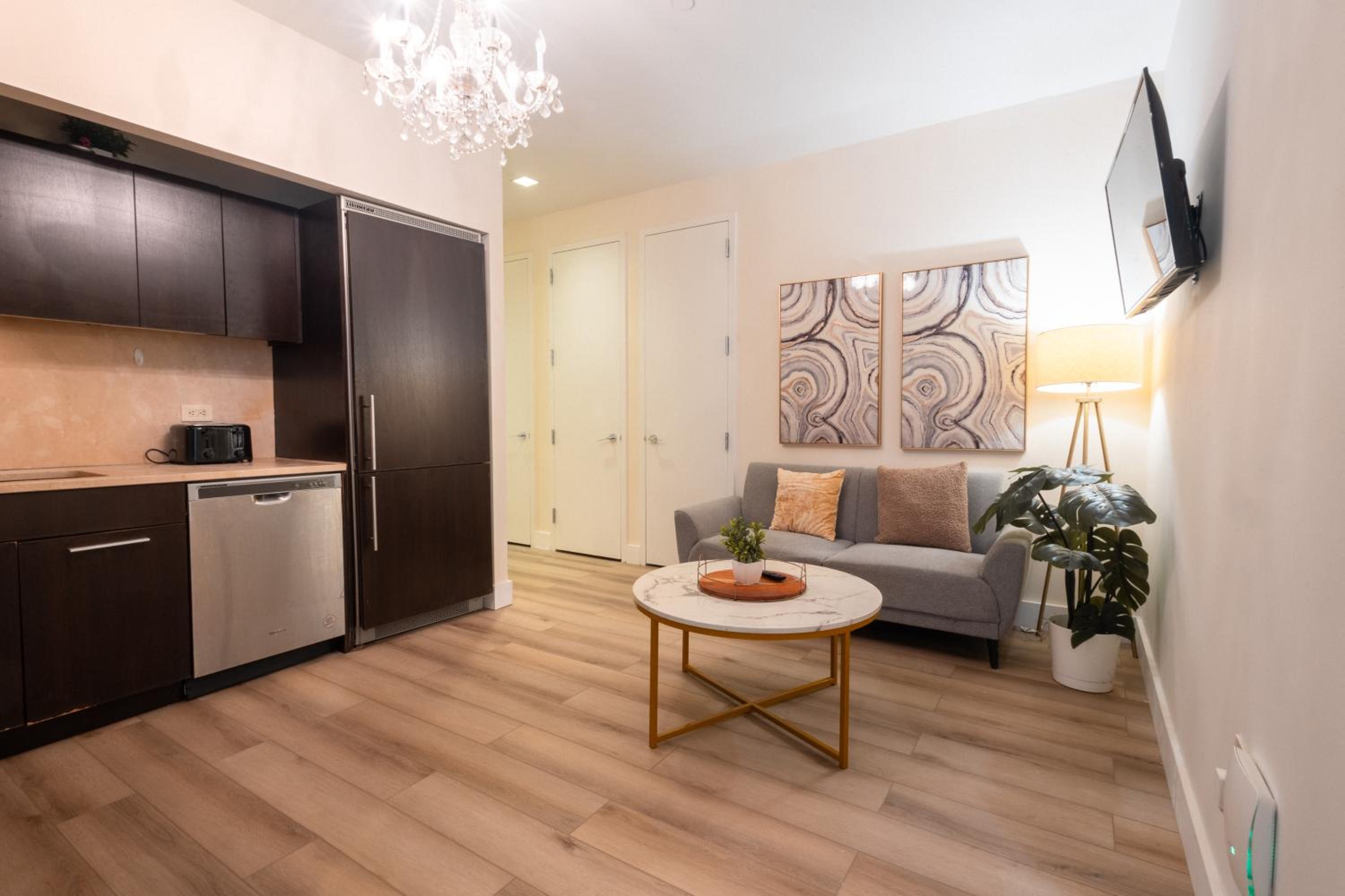 Gorgeous & Stylish 4BDR & 2BTH in Downtown Manhattan