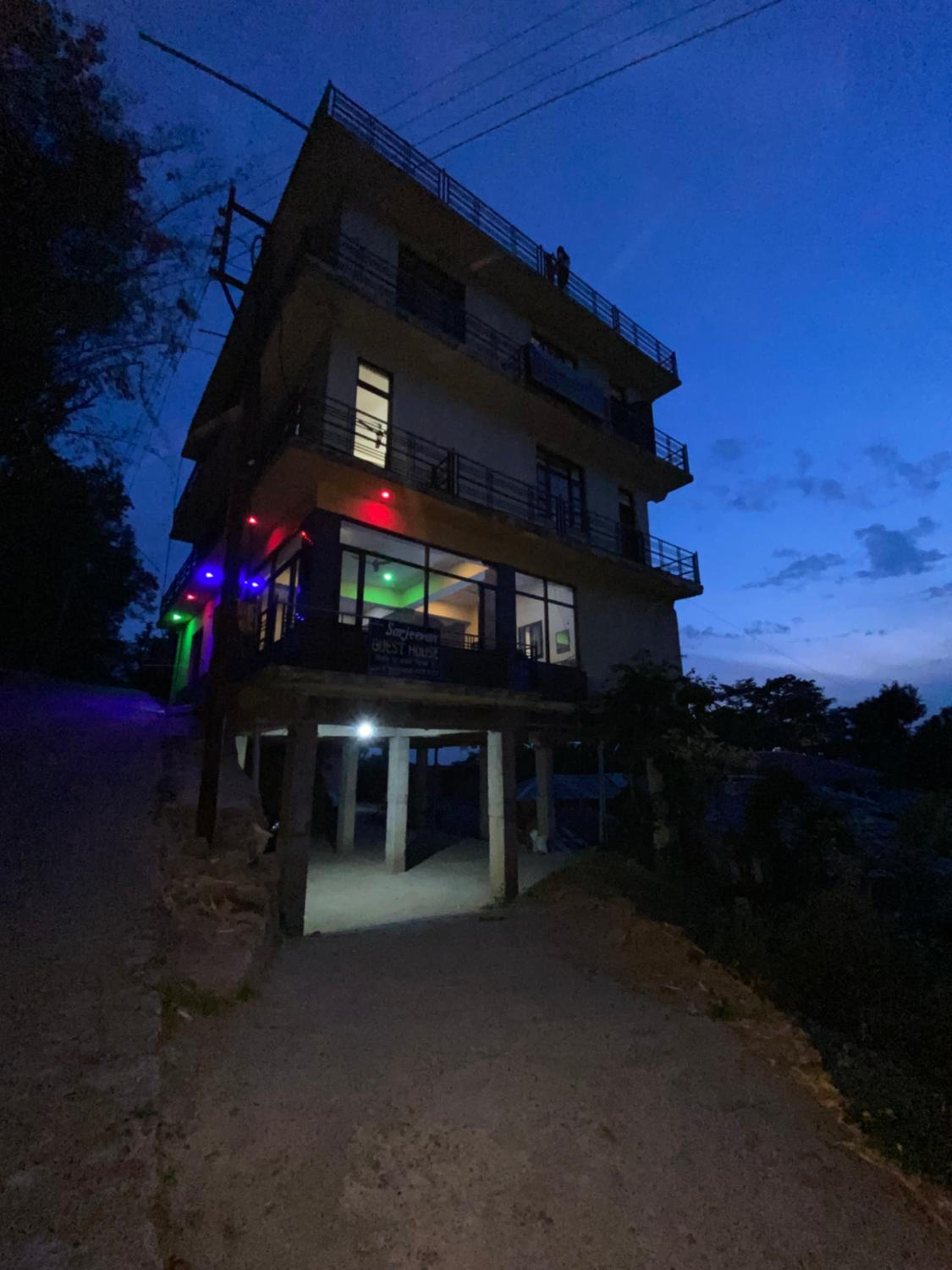 Sarjeevan Guest House