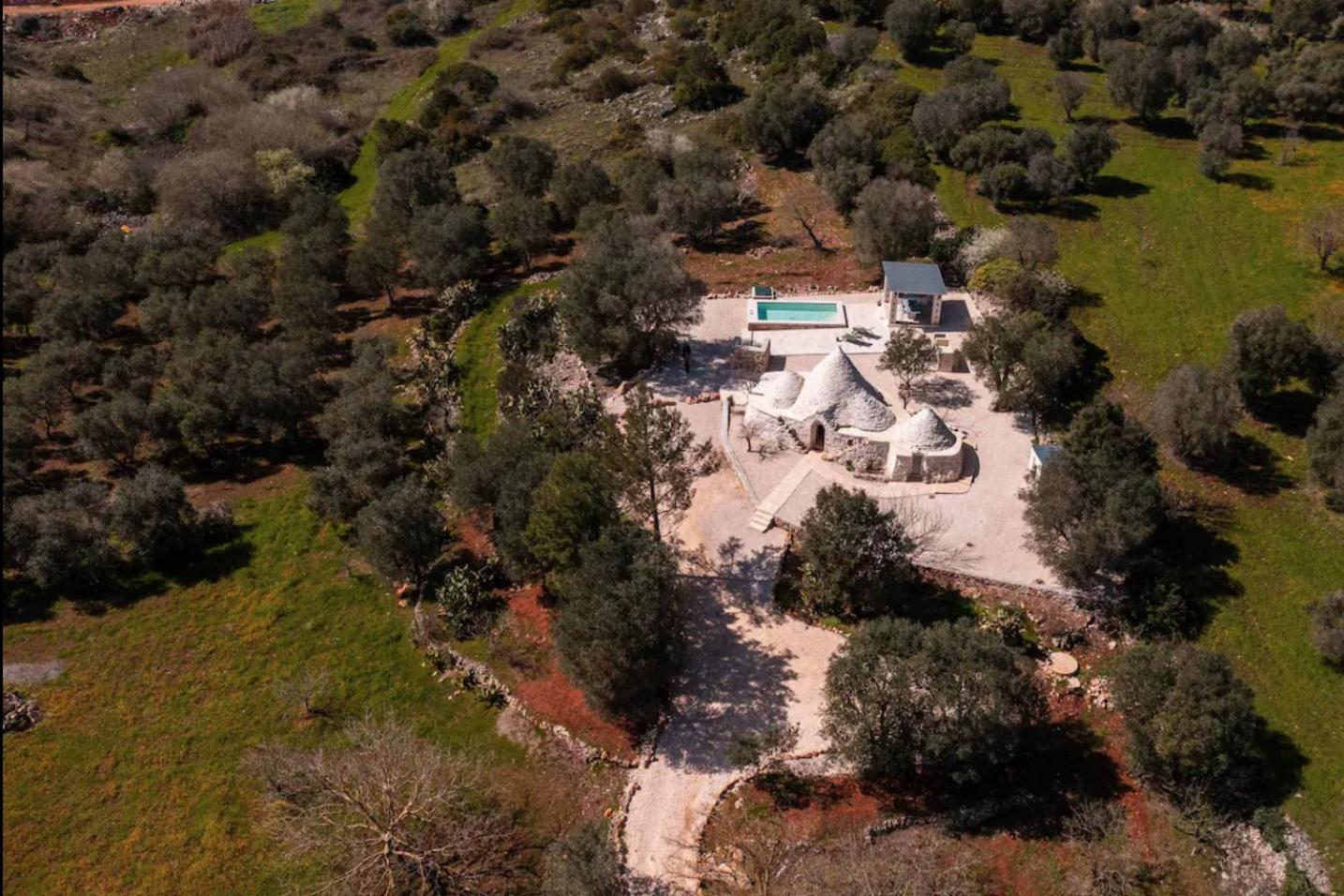 Siede la Terra - Trullo con piscina