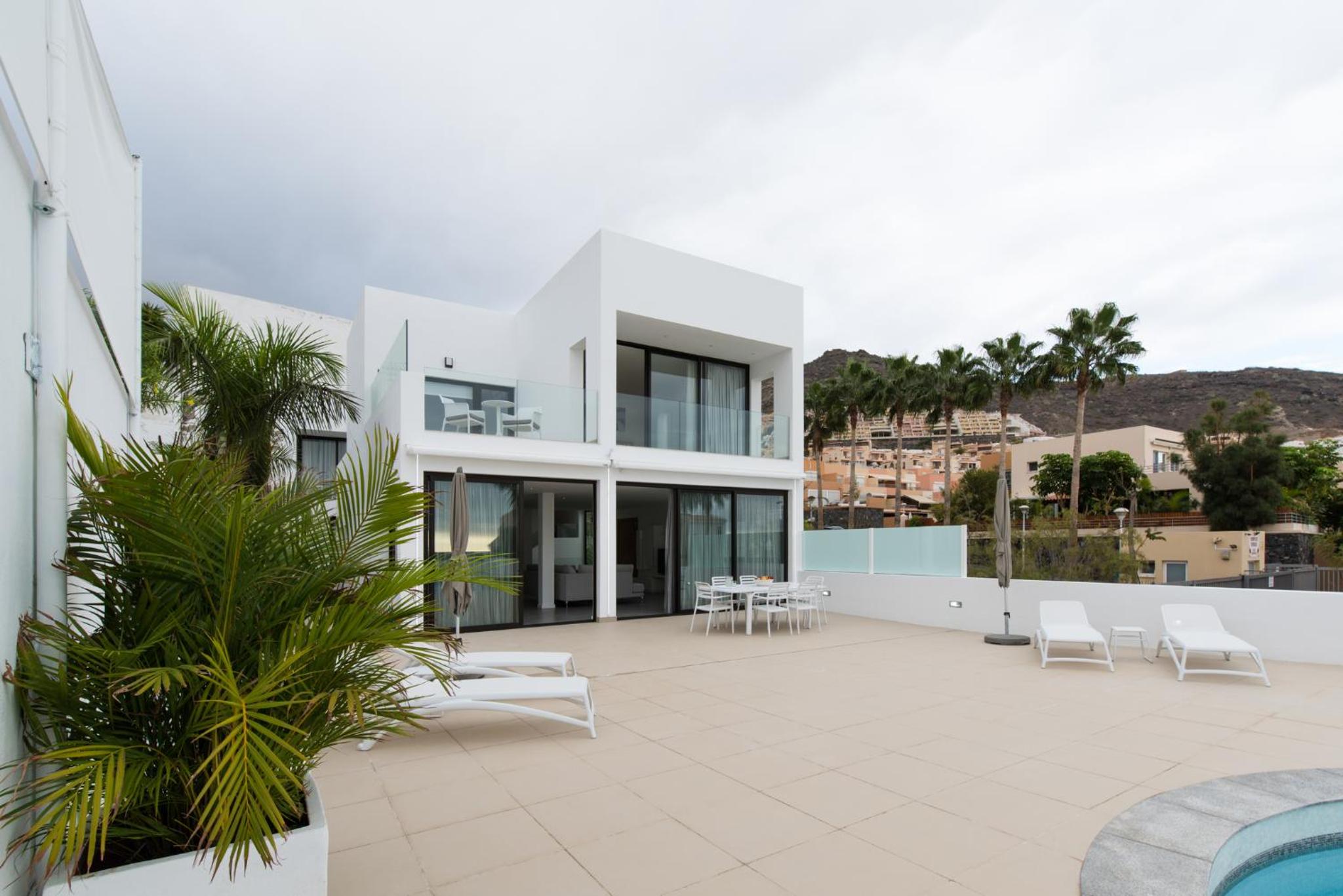 Karat Villa Esmeralda