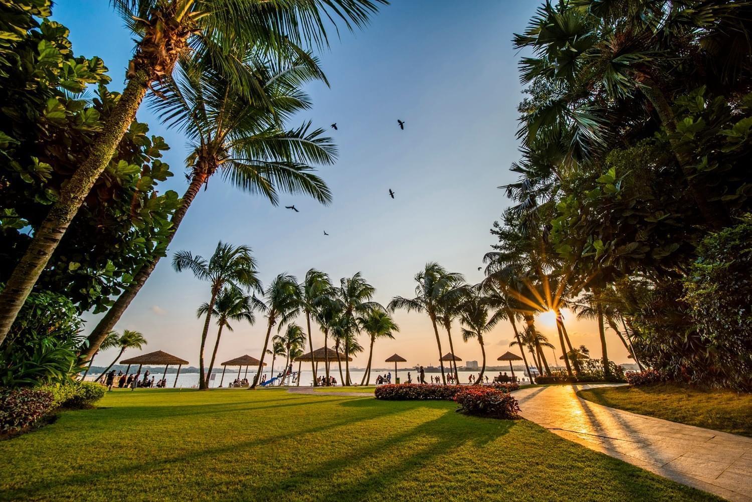 FunxVivid Seaview 2BR 2CP near SG CIQ KSL ZooJB Free Netflix WiFI