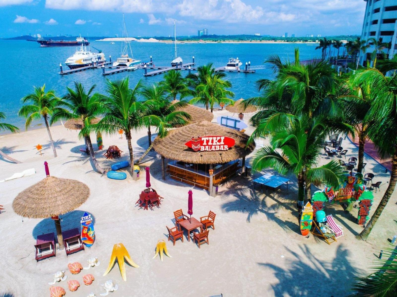 FunxVivid Seaview 2BR 2CP near SG CIQ KSL ZooJB Free Netflix WiFI