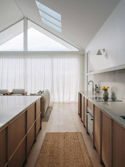 The Bay House - Luxury house in Opossum Bay with fire pit and pizza oven