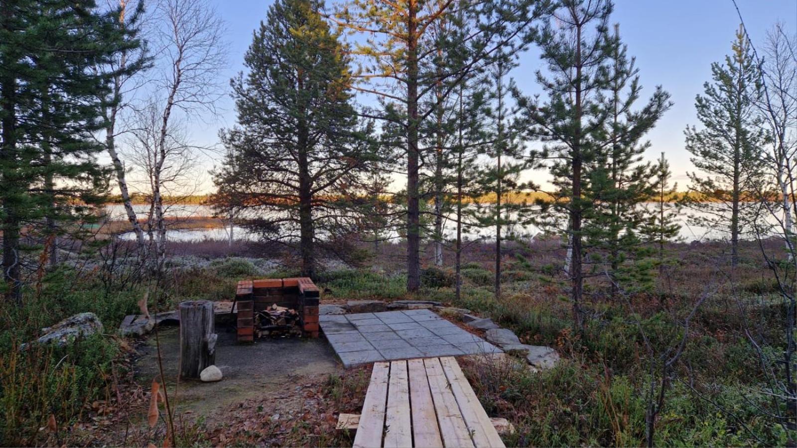 Hillavilla in the shore of lake Inari