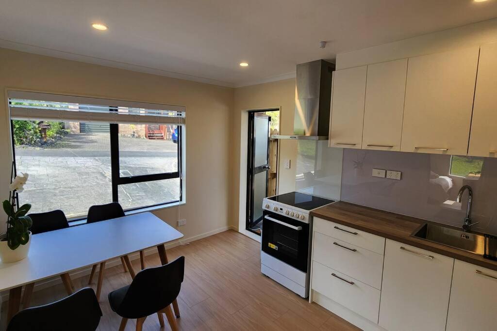 Newly renovated 1 bedroom unit view 4