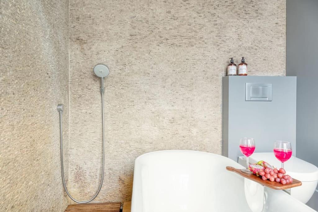 Ghent's Historic Gem - Your Perfect Hideaway