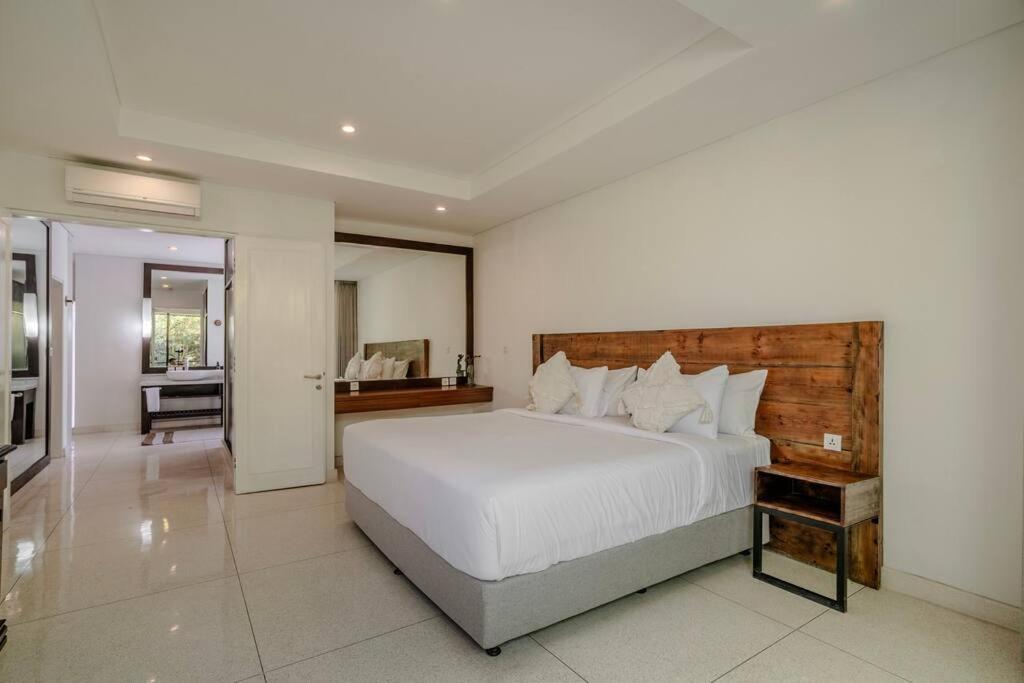 Palm Tree House 5 Bedroom In Central Canggu view 2