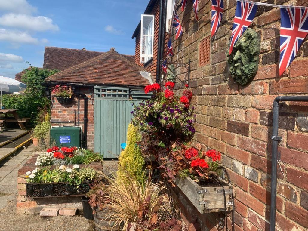The Rose & Crown
