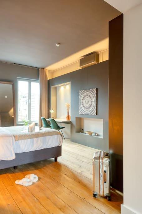 Spacious & Luminous Gem in Historic Ghent Building