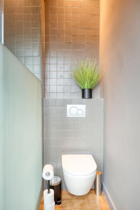 Spacious & Luminous Gem in Historic Ghent Building