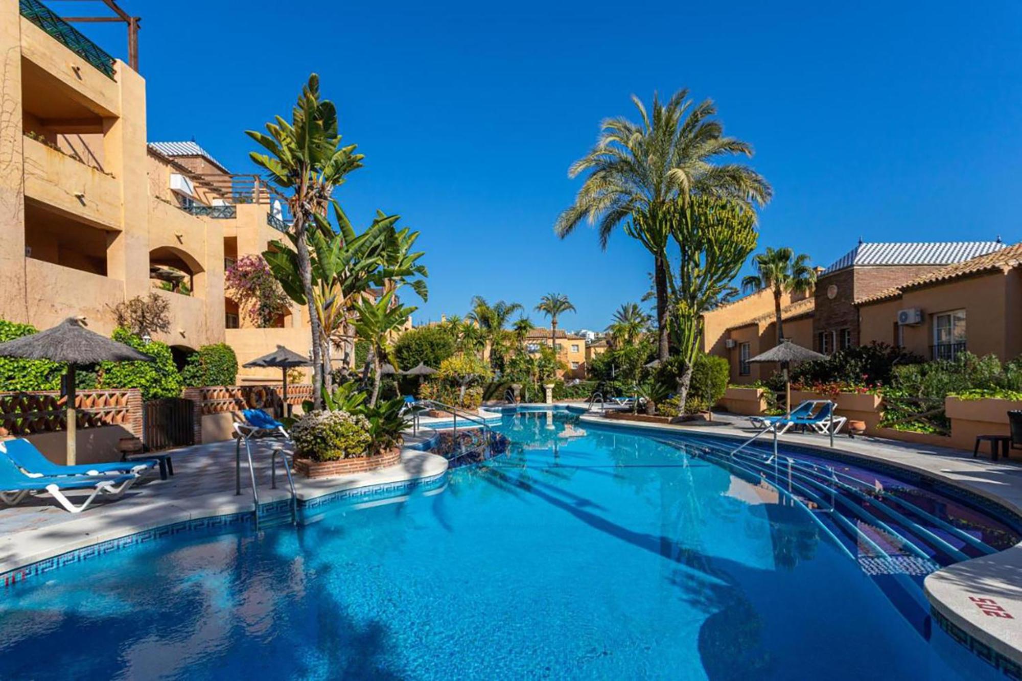 Spacious Apt in Oasis Riviera en Málaga — recepcion & lobby