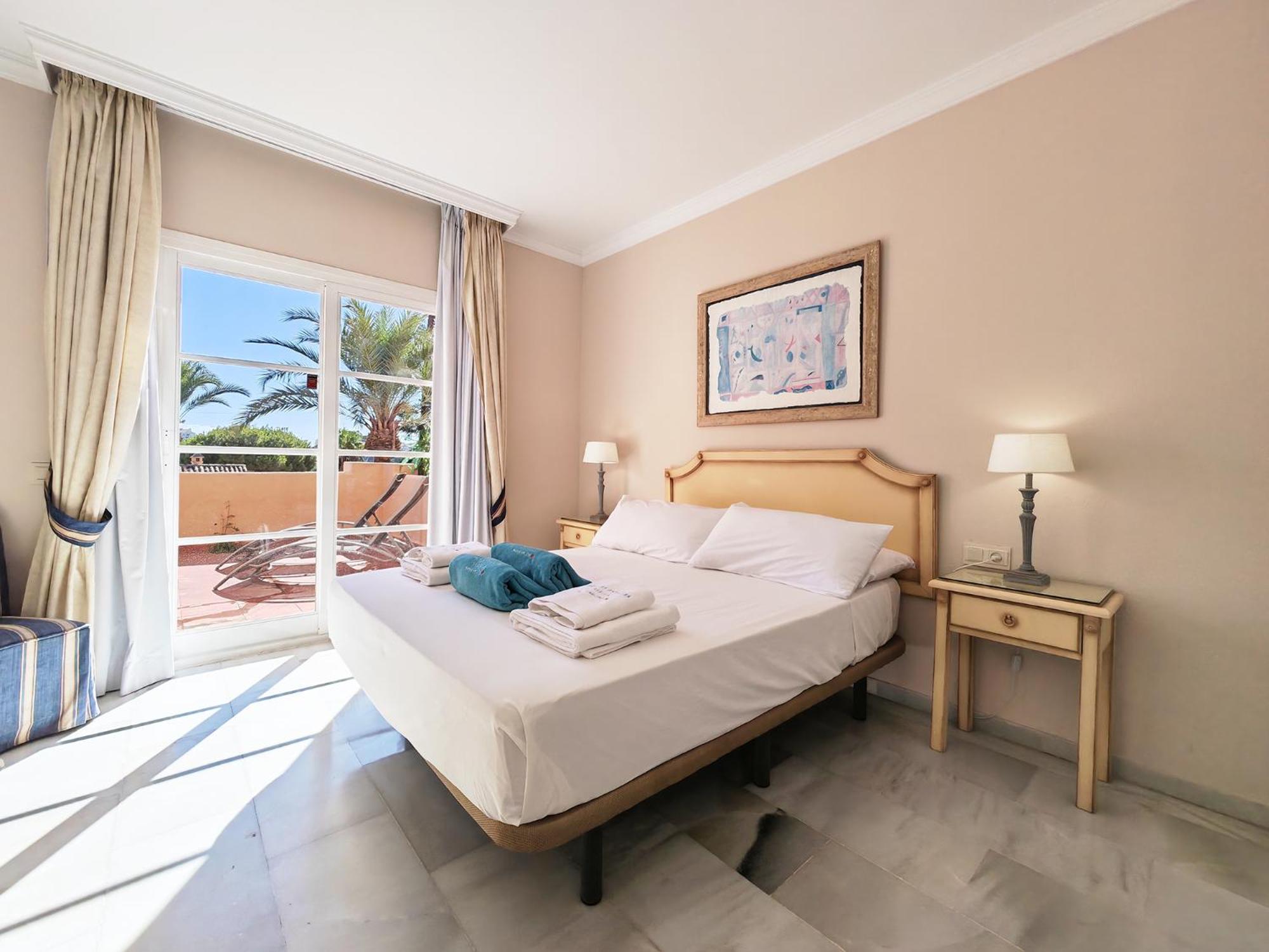 Spacious Apt in Oasis Riviera en Málaga — hotel room