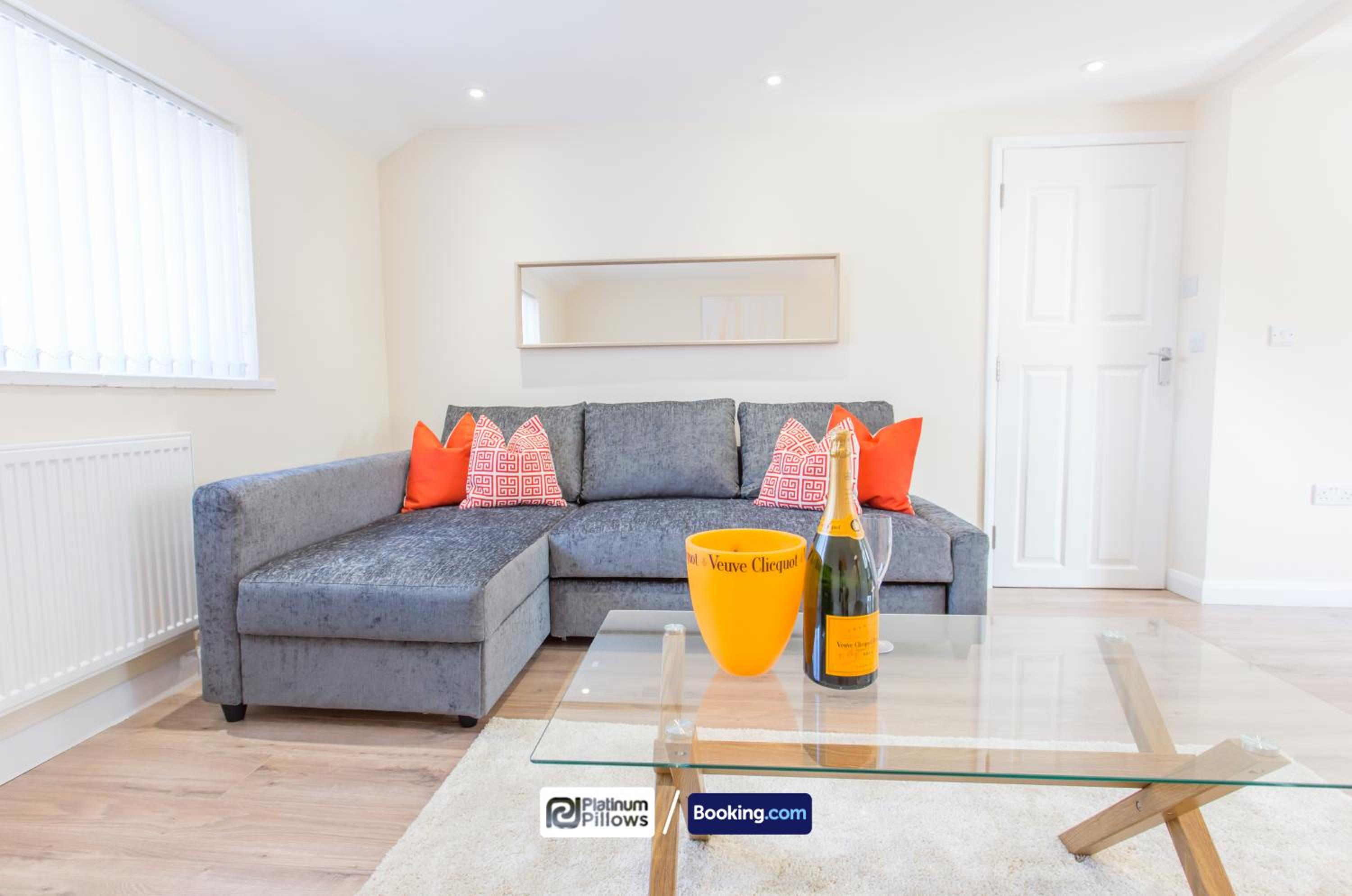 Oxford Vacations - Two Bedroom Pinnocks Lodge Apartment close to JR Hospital By Platinum Pillows Short Lets Serviced Accommodation Oxford - Property Image 39