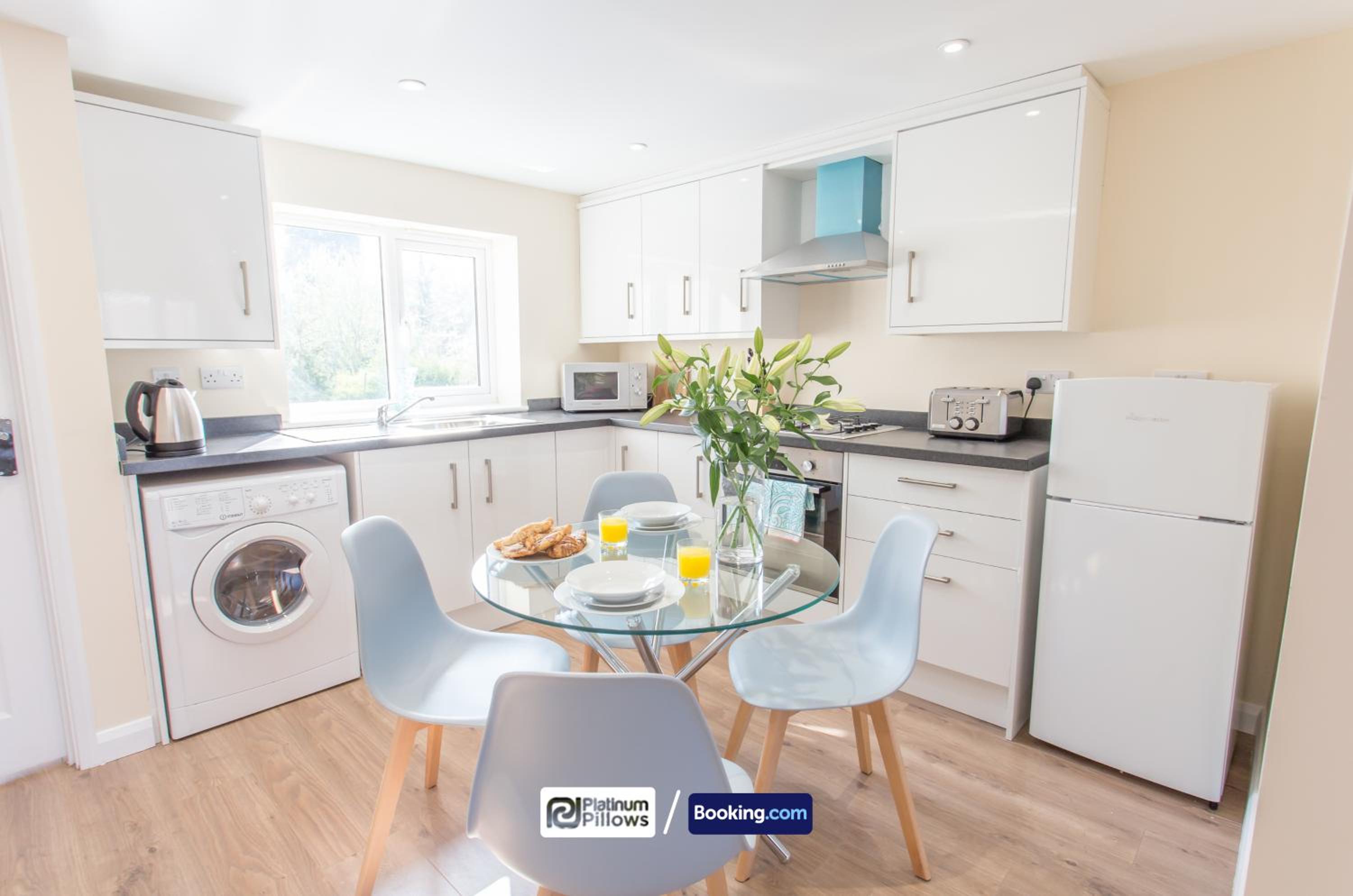Oxford Vacations - Two Bedroom Pinnocks Lodge Apartment close to JR Hospital By Platinum Pillows Short Lets Serviced Accommodation Oxford - Property Image 60