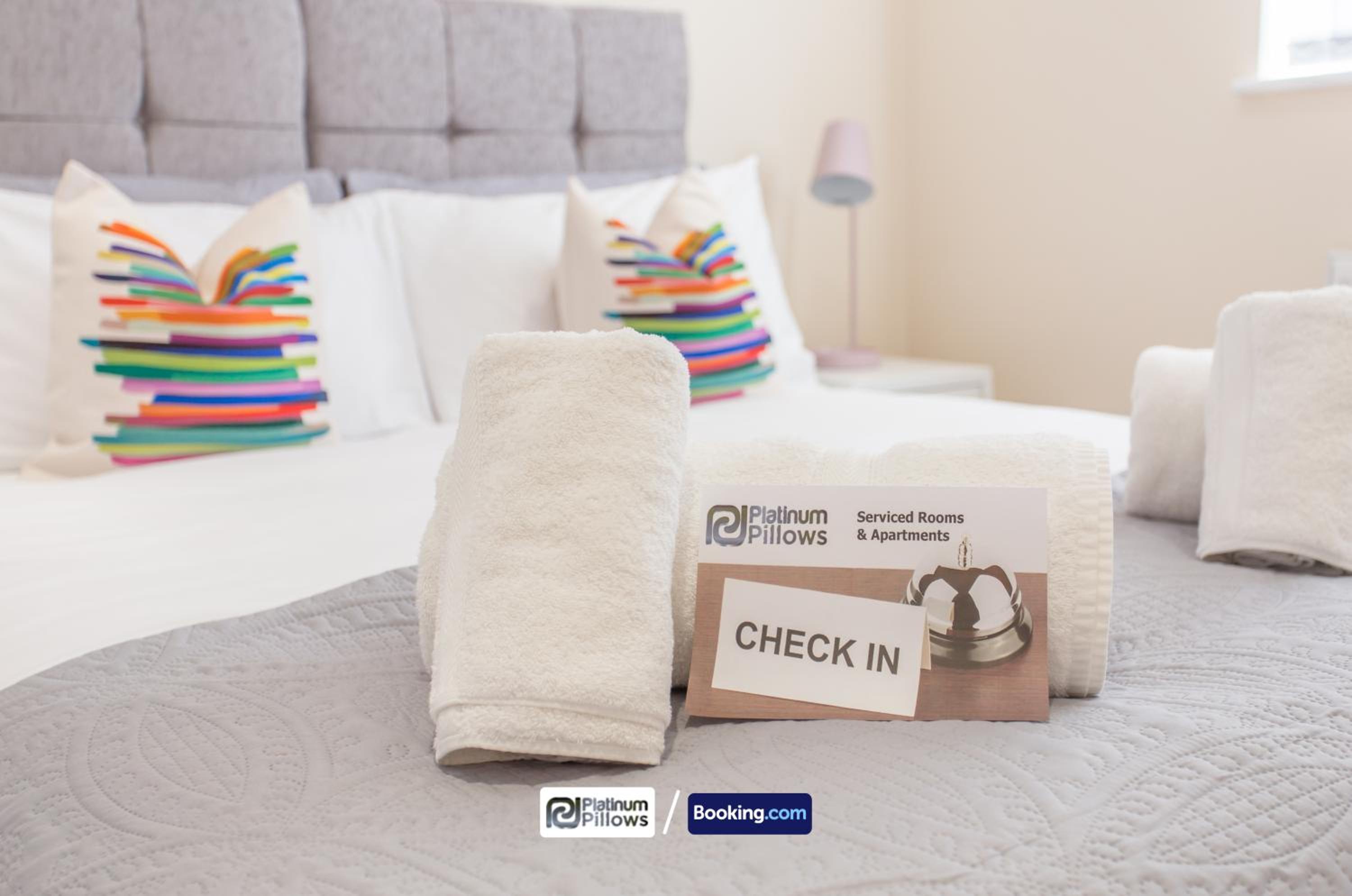 Oxford Vacations - Two Bedroom Pinnocks Lodge Apartment close to JR Hospital By Platinum Pillows Short Lets  Serviced Accommodation Oxford - Property Image 1