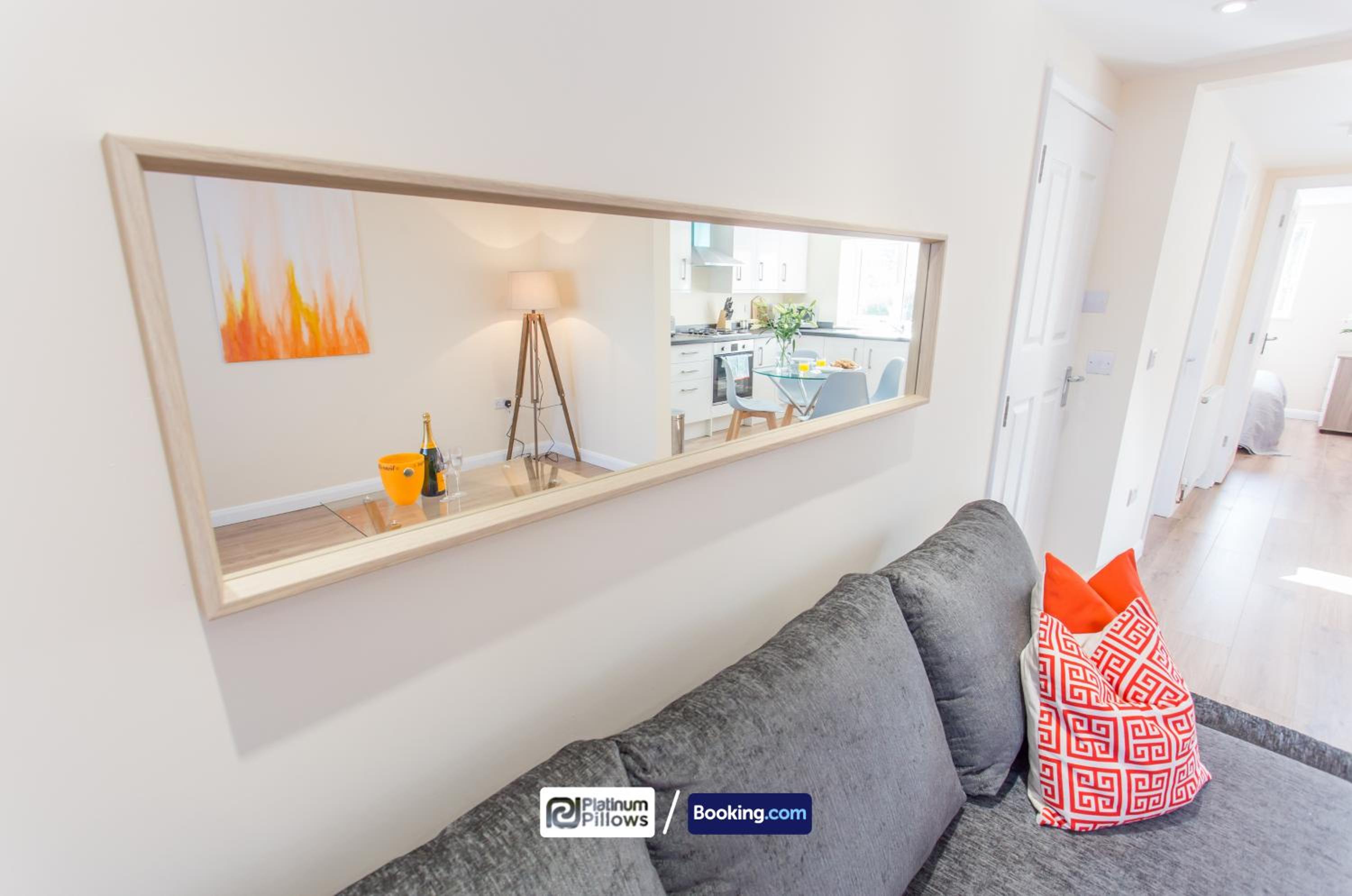 Oxford Vacations - Two Bedroom Pinnocks Lodge Apartment close to JR Hospital By Platinum Pillows Short Lets  Serviced Accommodation Oxford - Property Image 11