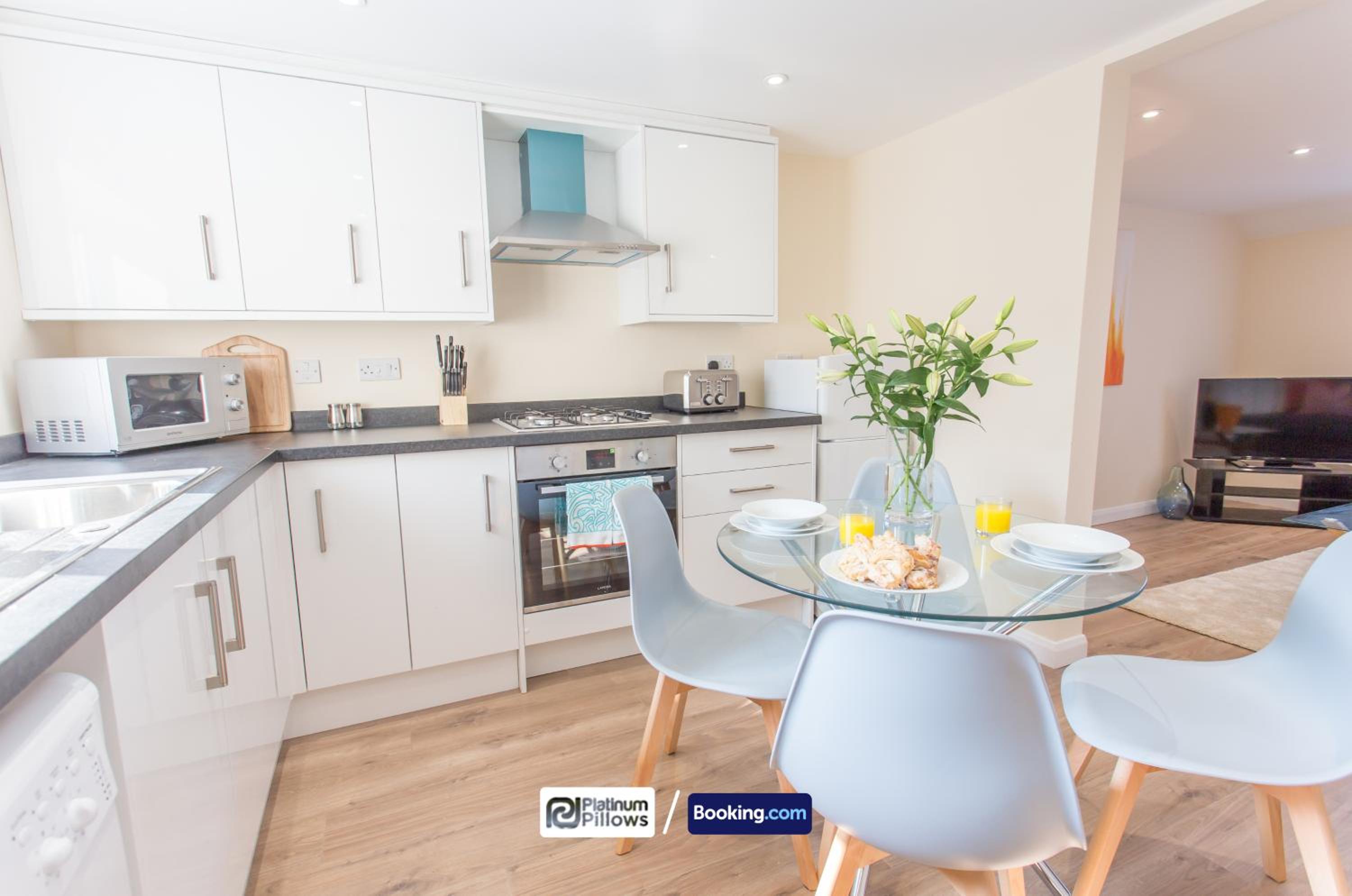 Oxford Vacations - Two Bedroom Pinnocks Lodge Apartment close to JR Hospital By Platinum Pillows Short Lets Serviced Accommodation Oxford - Property Image 14