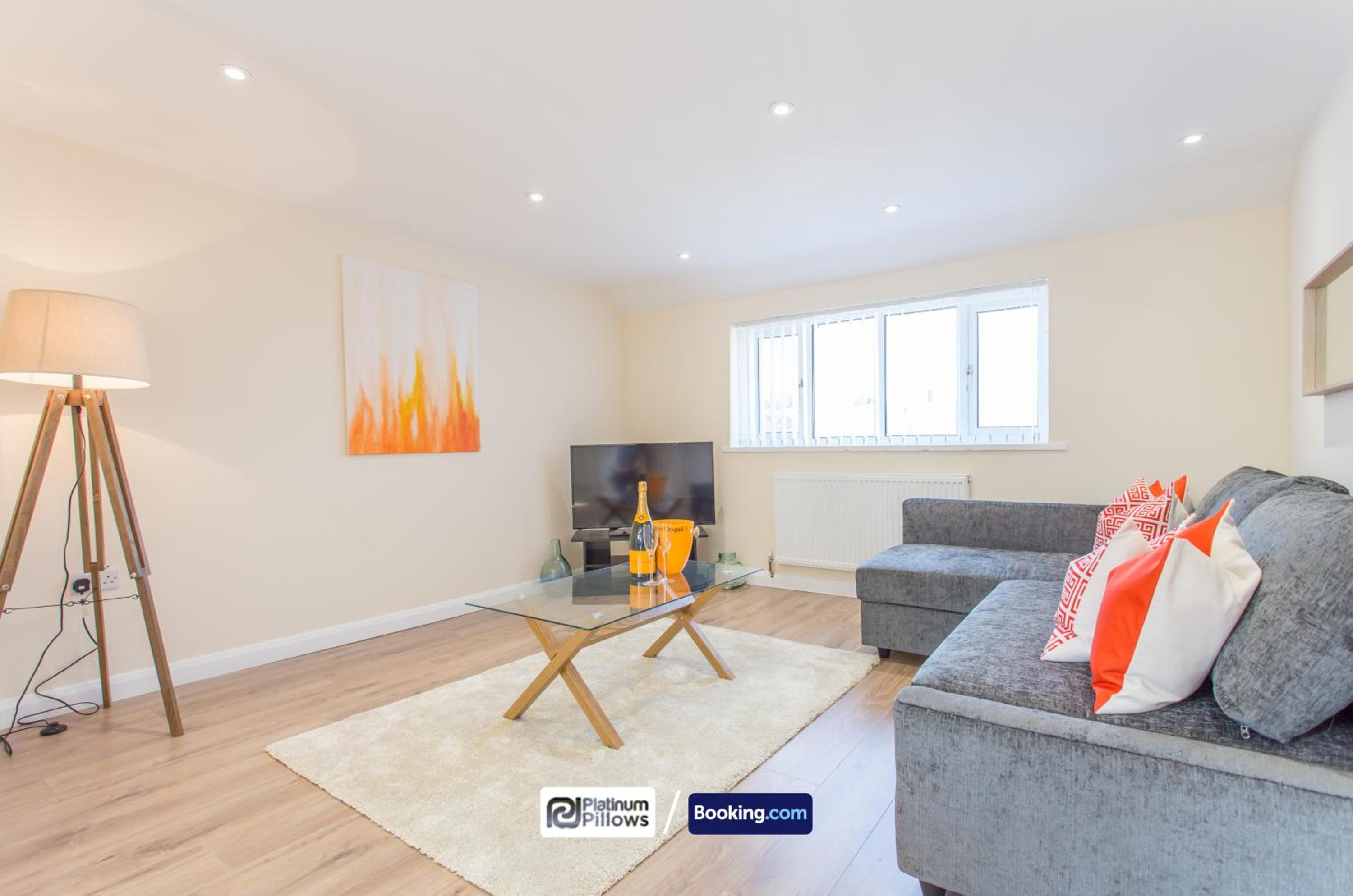 Oxford Vacations - Two Bedroom Pinnocks Lodge Apartment close to JR Hospital By Platinum Pillows Short Lets Serviced Accommodation Oxford - Property Image 15